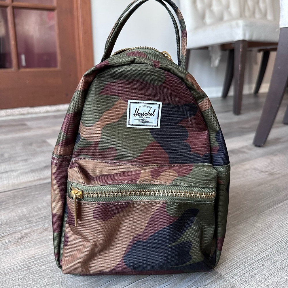 Mini camouflage Herschel backpack